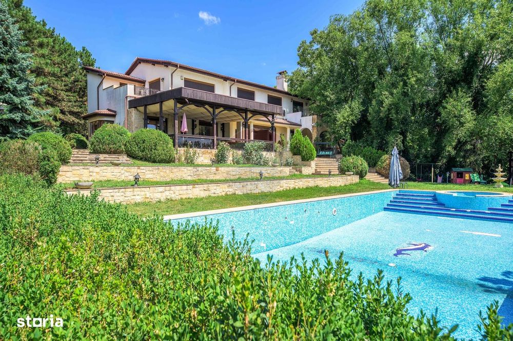 Vila neoromânească cu influențe toscane pe malul lacului Snagov