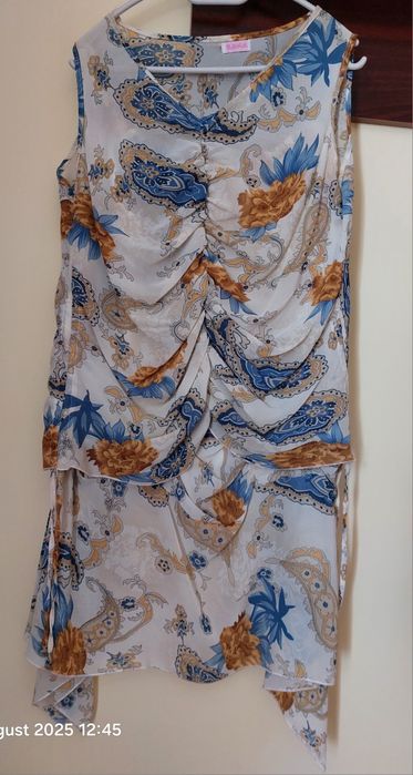 Vând costum de damă