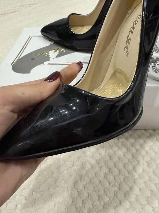 Черни лачени токчета, 37 размер