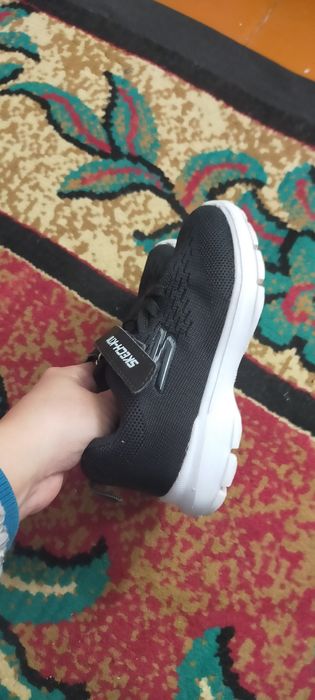 Продам кроссовки