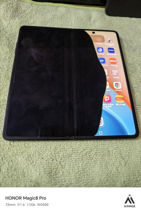 Honor Magic V2 с дефект
