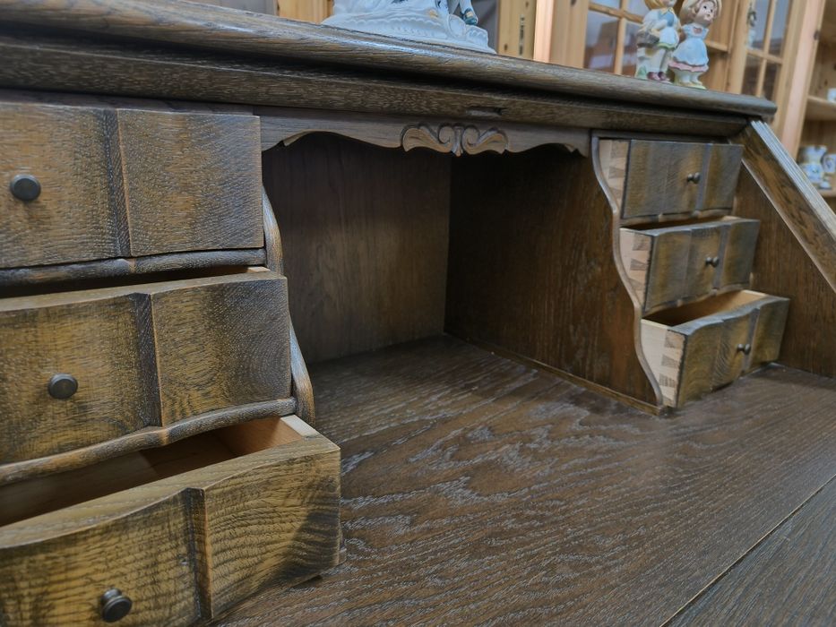 Дъбово писалище с месингови дръжки