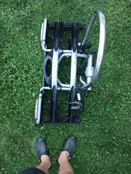 Vând suport de bicicleta pe carlig