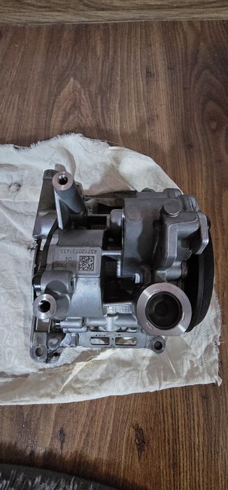 Pompă ulei bmw f10 530d