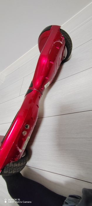 Продава се червен hoverboard 6.5 инча.