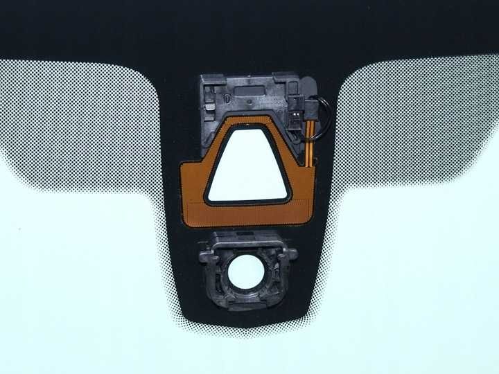 Предно стъкло BMW X6 II F16 камера + сензор за дъжд 2014 - 2019 година