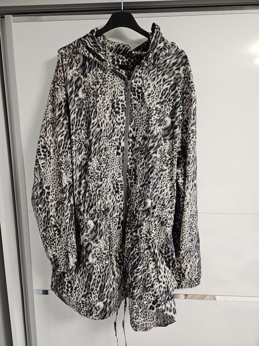 Шушлеково яке тип дъждобран с животински принт