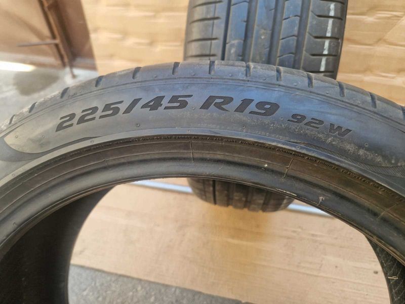 2 Pirelli R19 225/45
летни гуми
DOT2919