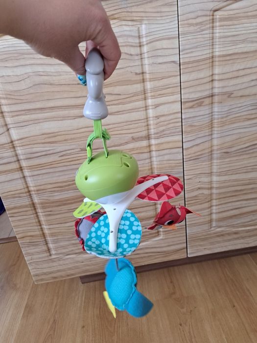 Играчки - костенурки и въртележка