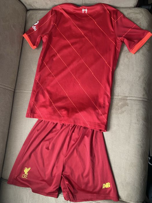 Детски тениски и шорти на Liverpool Foodbal Club