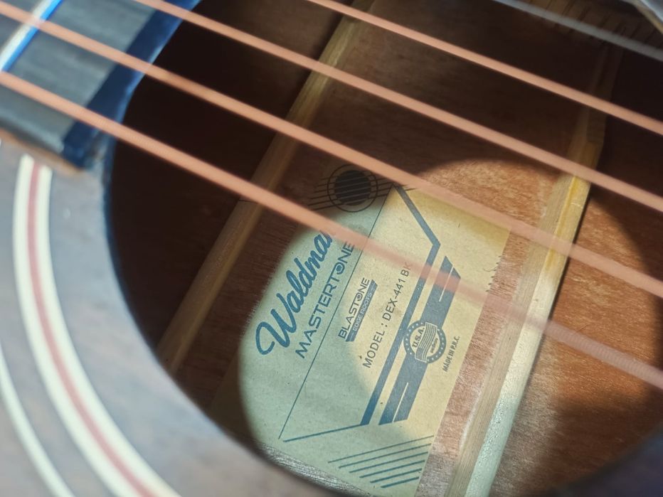 Продам электро гитару за 80000