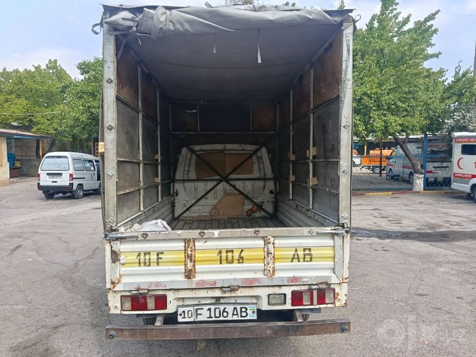 Mashina Changan sotiladi
