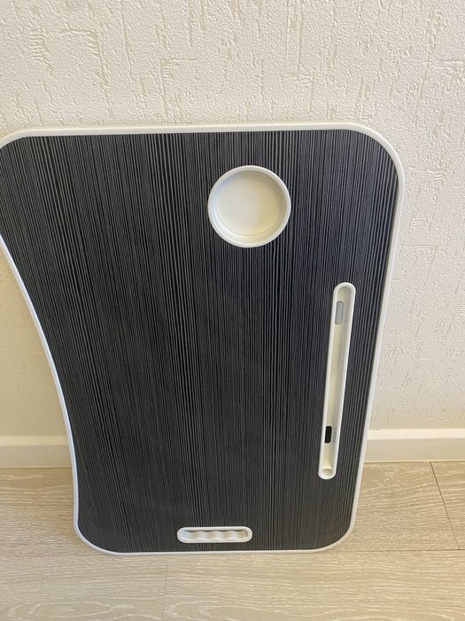 Столик для завтрака или ноутбука