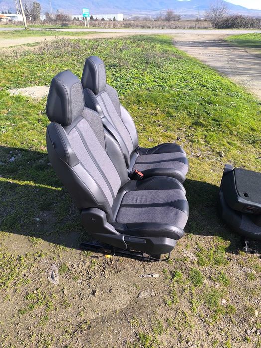 Продавам Седалки за Пежо 3008 2018 г 1.6