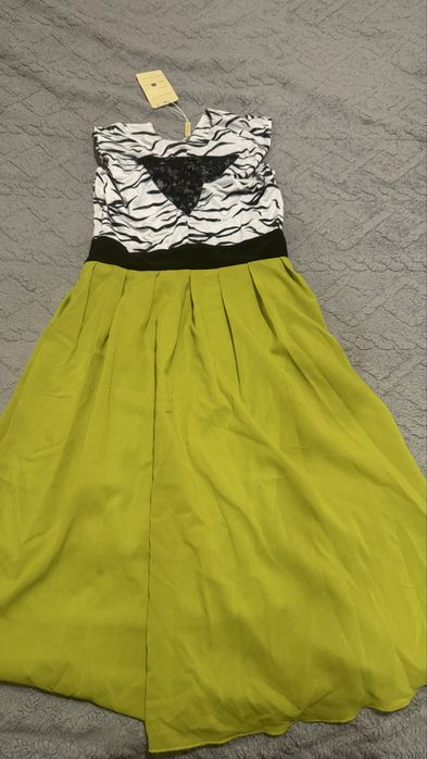 Продам пдатье новое