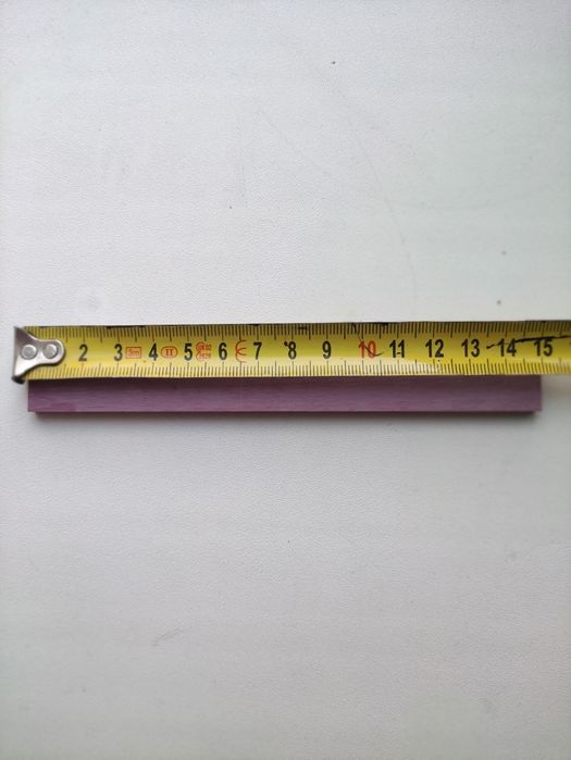 Керамический брусок для заточки ножей.