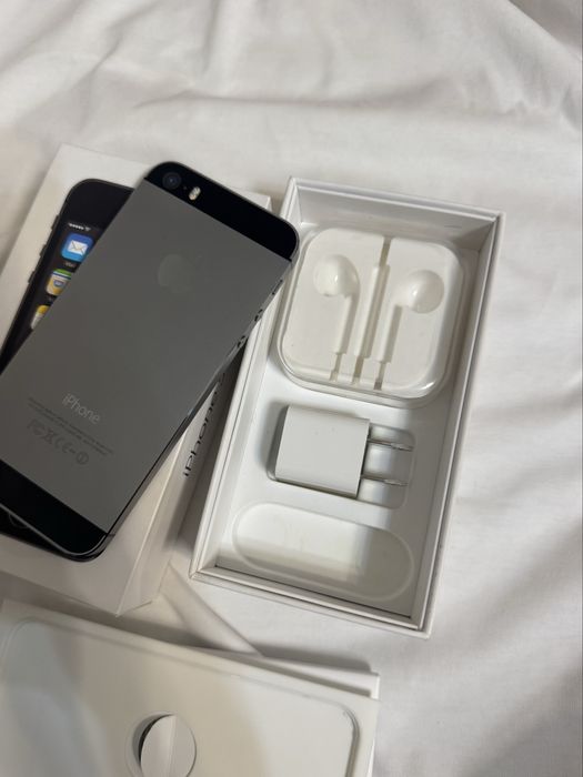 iPhone 5s в идеале, с коробкой!