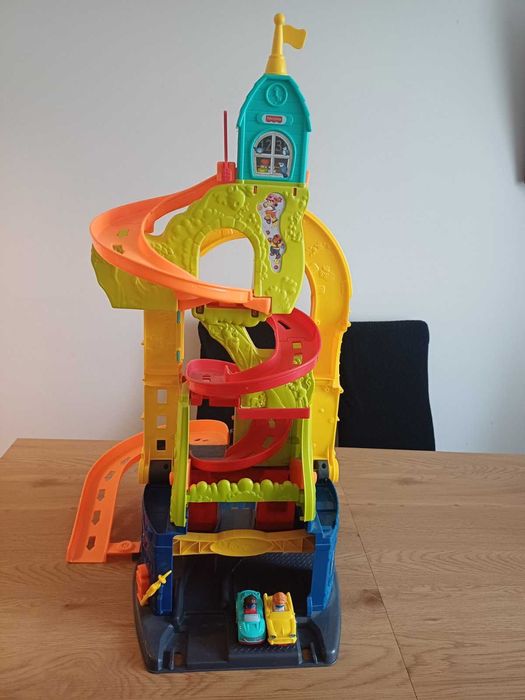 Fisherprice писта кула 1,5 до 5 години
