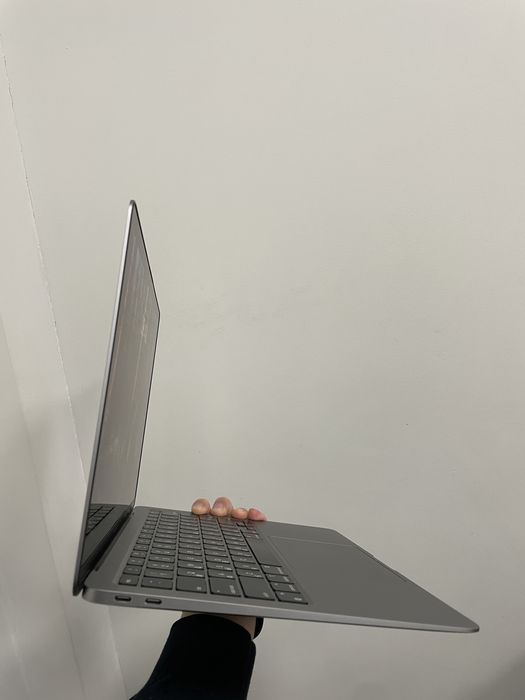 Macbook Air M1, 256 гб SSD, 8 гб ОЗУ