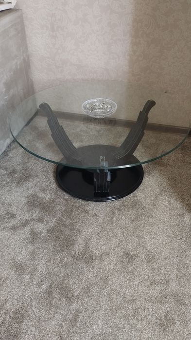 Стол журнальный. Стекло.