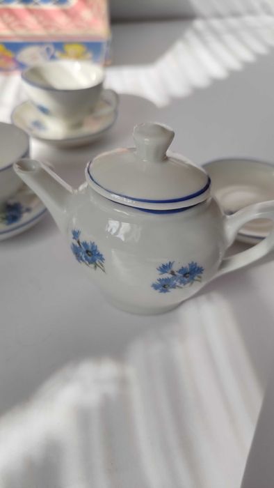 Кукленски порцеланов сервиз нов, в кутия