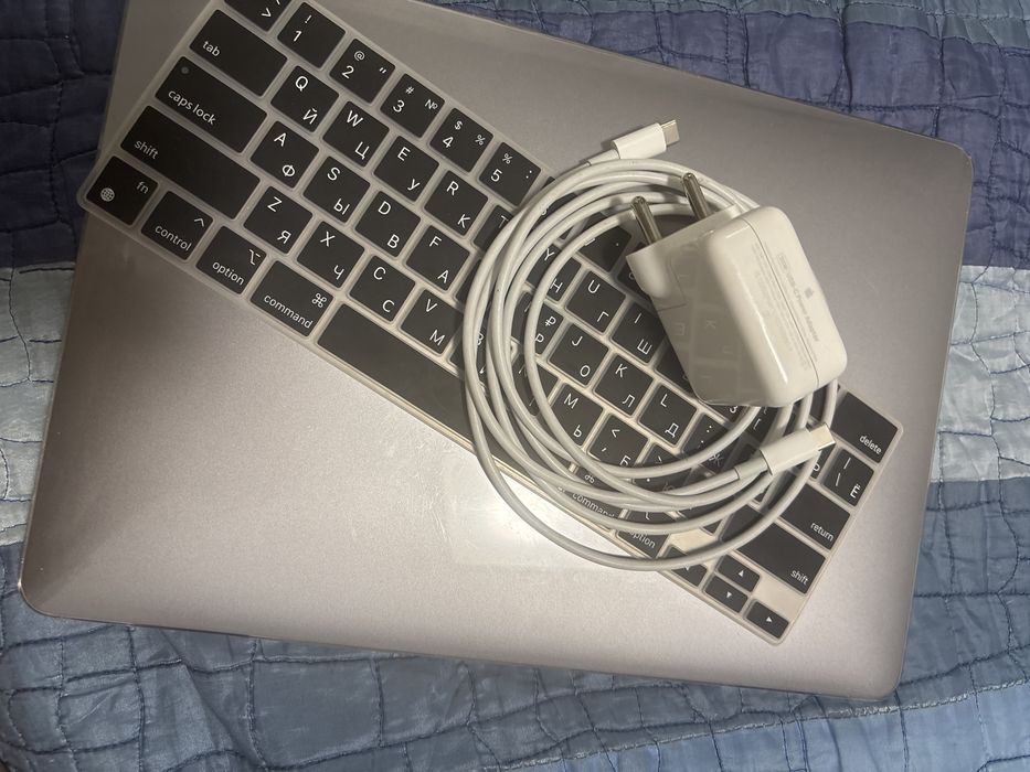 Macbook air M1 в сером цвете