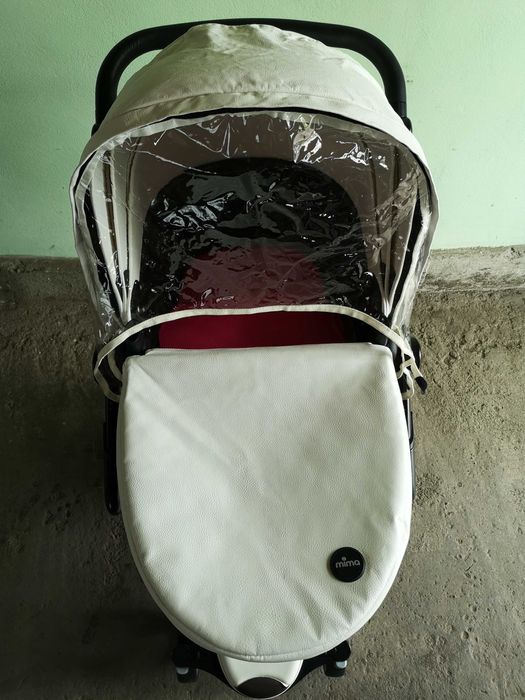 Carucior 2 in 1 Mima Xari Snow White, alb cu cadru negru si saltea roz