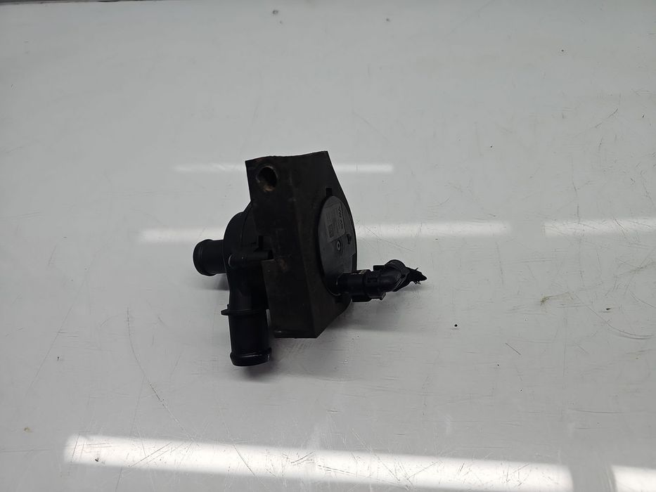 Pompa recirculare apa Volkswagen Touran (5T1) [2015-2022] 5Q0965567 1.