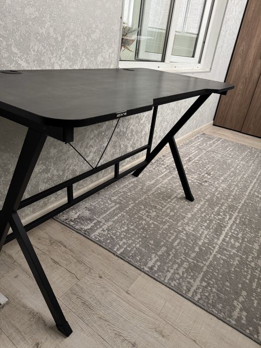 Продам игровой компьютерный стол