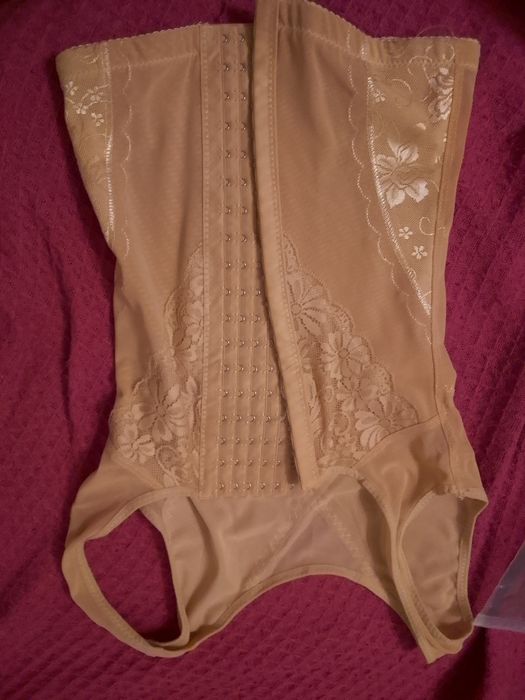 Карсет размера М.