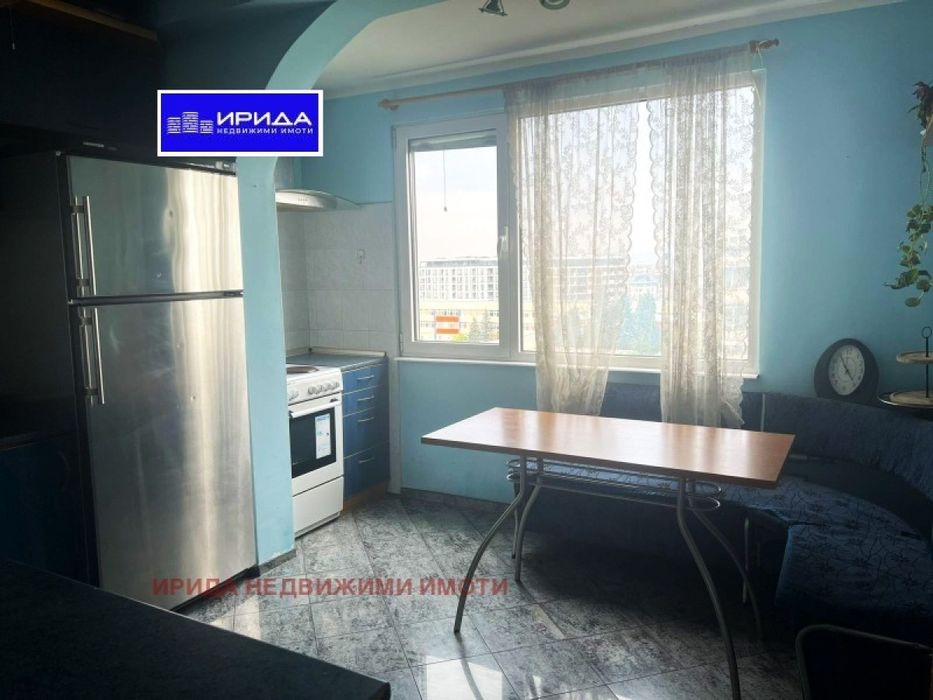 Тристаен апартамент в Бъкстон