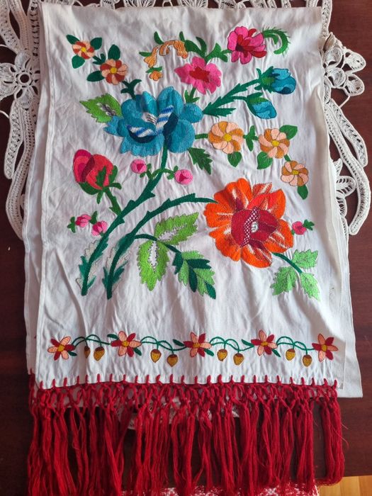 Prosoape/ peretare țesute manual cu motive tradiționale românești