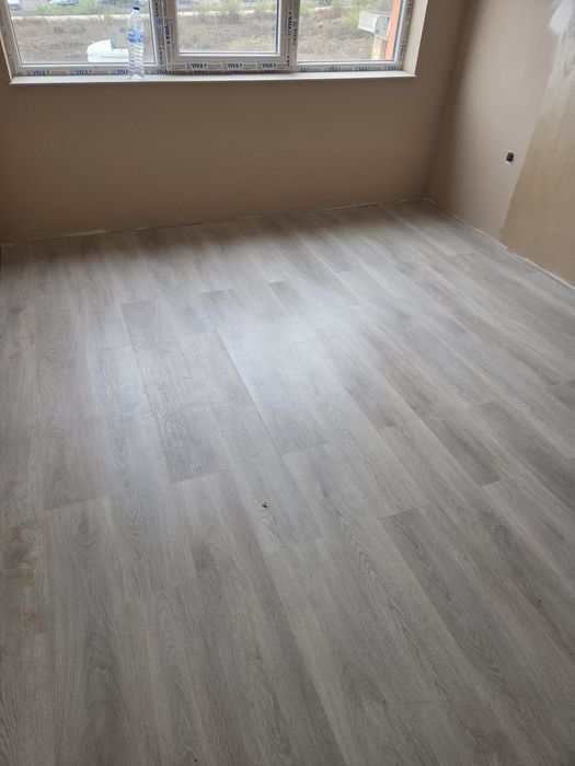 Продажба доставка и монтаж на ламиниран паркет