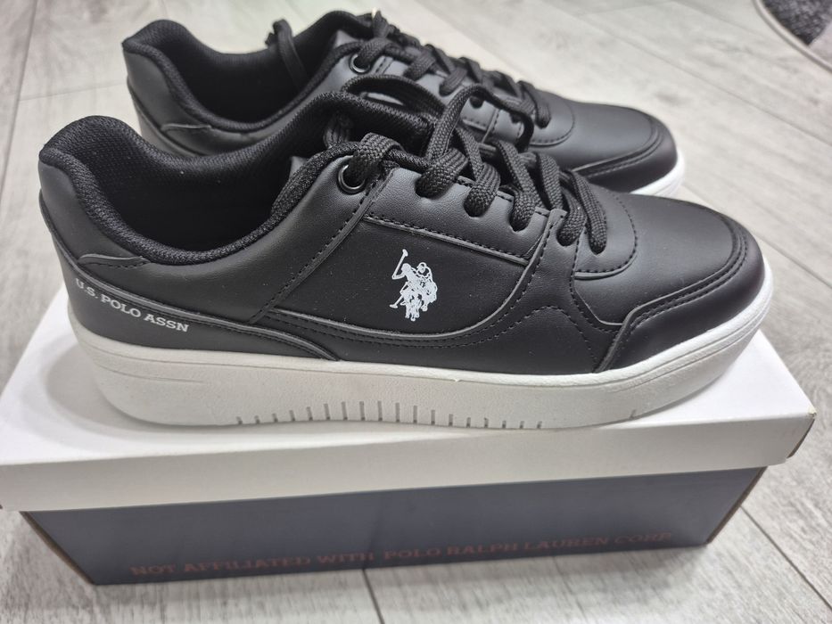 Vând pantofi sport unisex