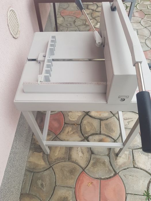 Ghilotina  hartie IDEAL