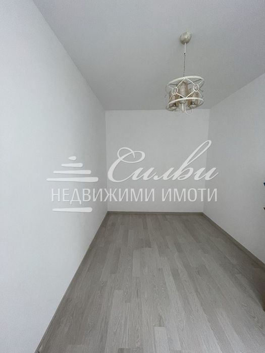 Дава се под наем Тристаен апартамент в Шумен, Център - 75 кв.м за 357 € - Снимка #3