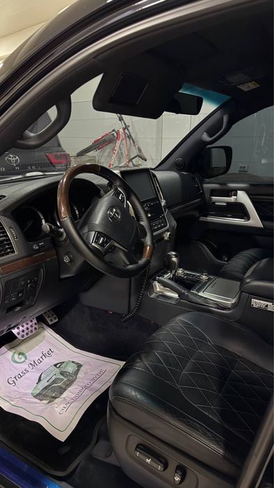 Toyota land crusier 200