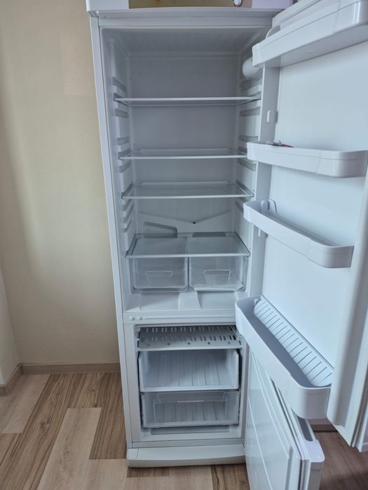 Отдам холодильник на запчасти