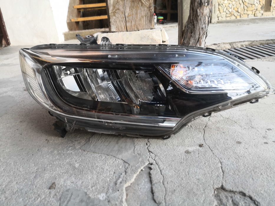 Фар Honda Jazz десен LED 2015-2019/Фар Honda Fit Оригинален