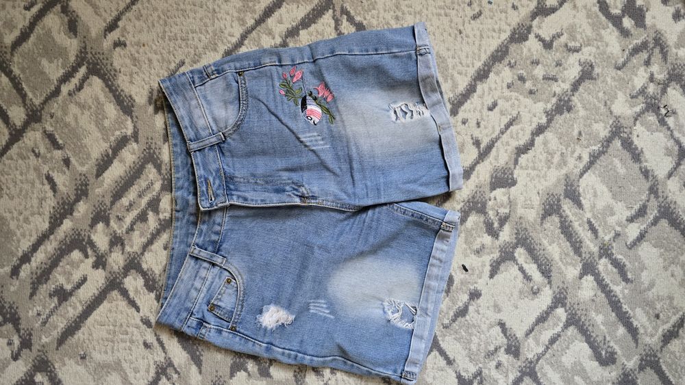 Продаю шорты Фирменные