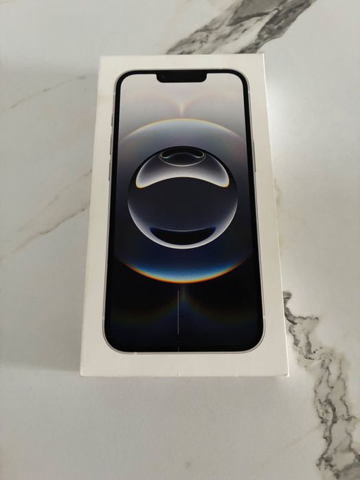 Телефон iPhone 16e