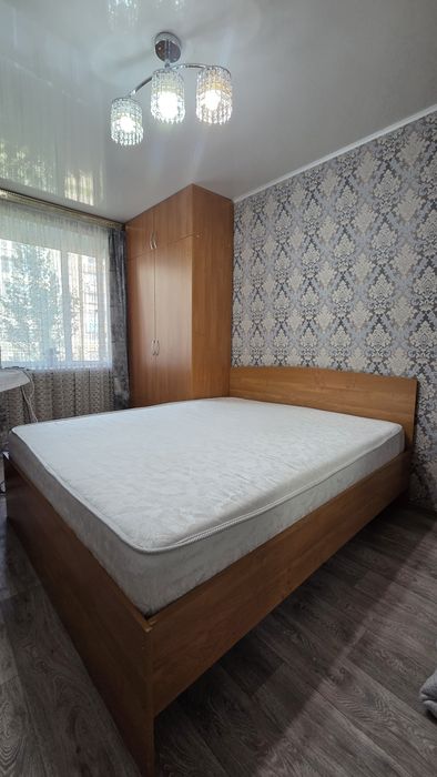 Кровать двухспальная с матрасом