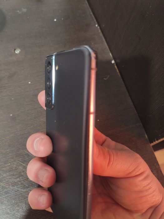Продается Samsung S21 FE