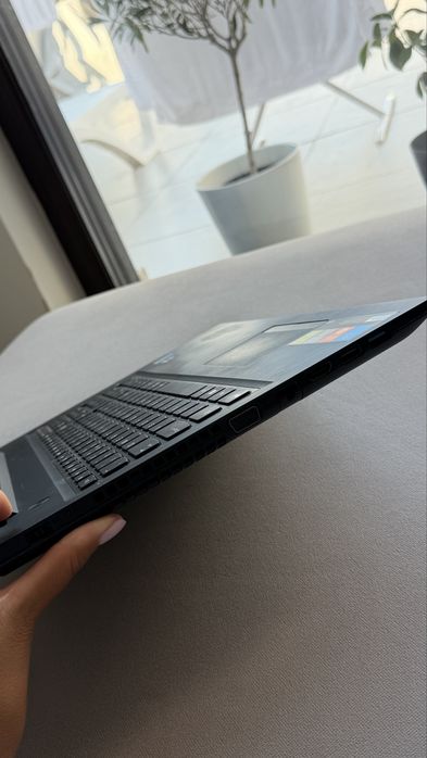 Laptop Lenovo - utilizat, urme minime de uzura