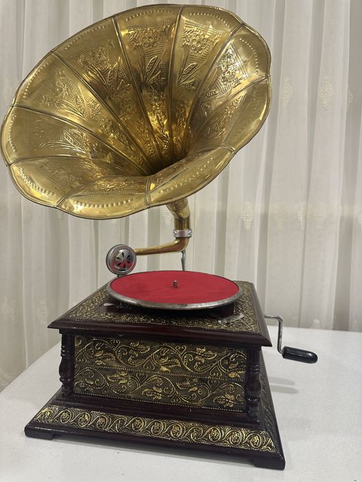 Продаётся Граммофон Патифон Ретро Антиквар Все работает как новый
