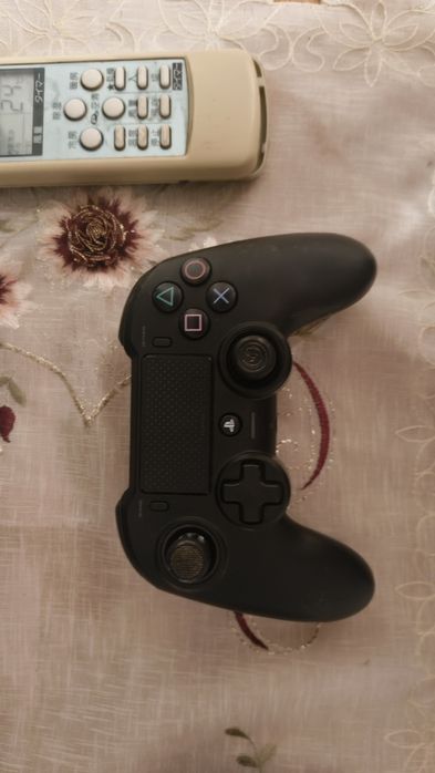 Playstation 4 Slim + 2 джойстика +VR headset