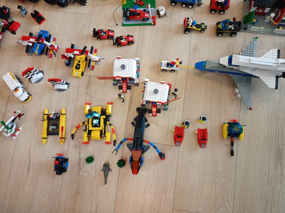 Продавам Лего lego classic space tawn city train