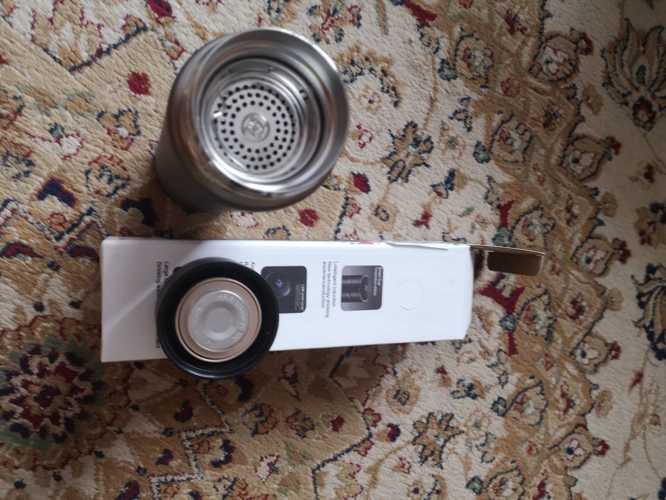 Срочно продам термос с датчиком температуры.