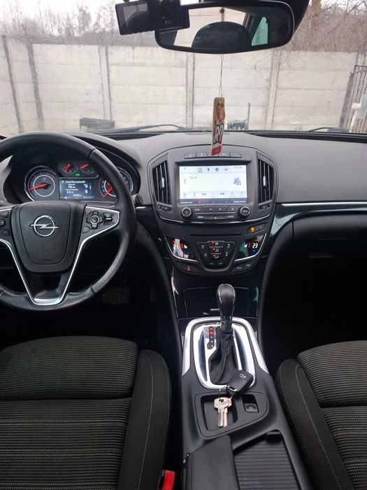 Vând opel insignia