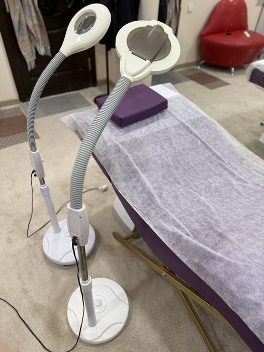 Продаю косметологическое стулья и лампу лупу